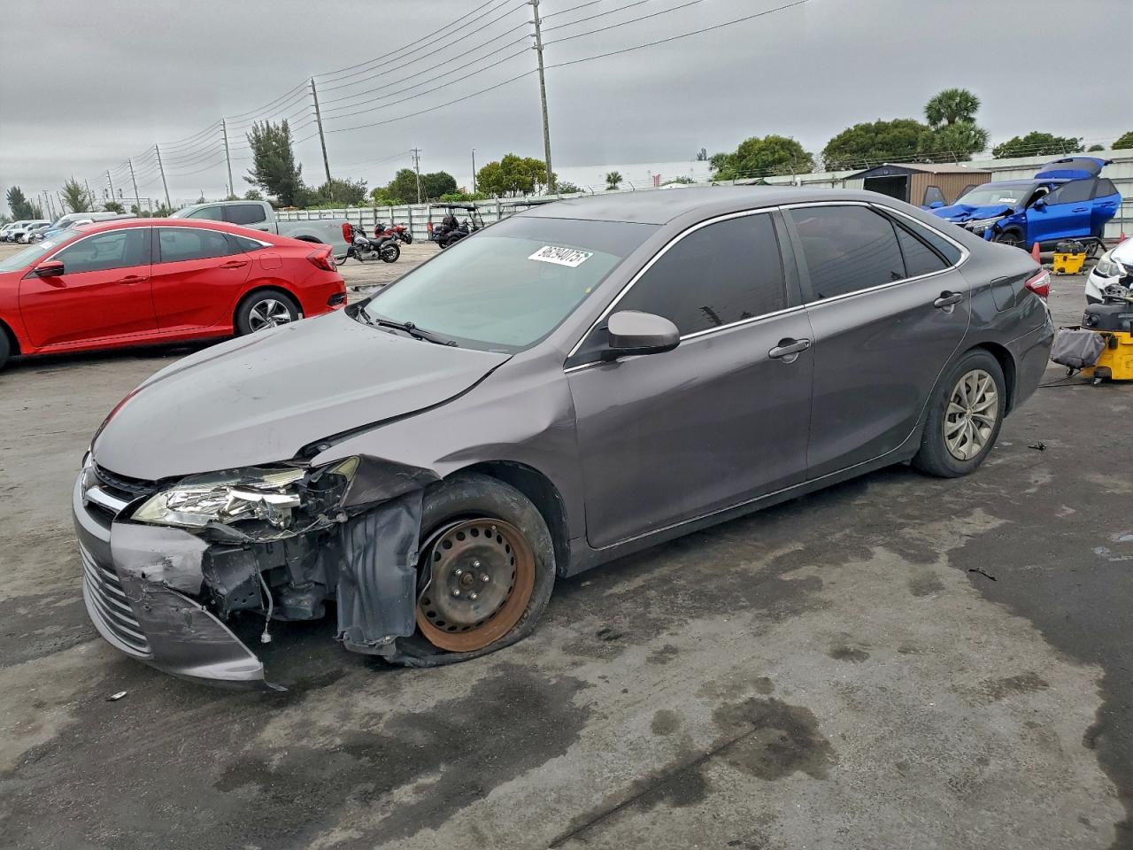 2015 TOYOTA CAMRY LE — FRONT END damage — photo 1