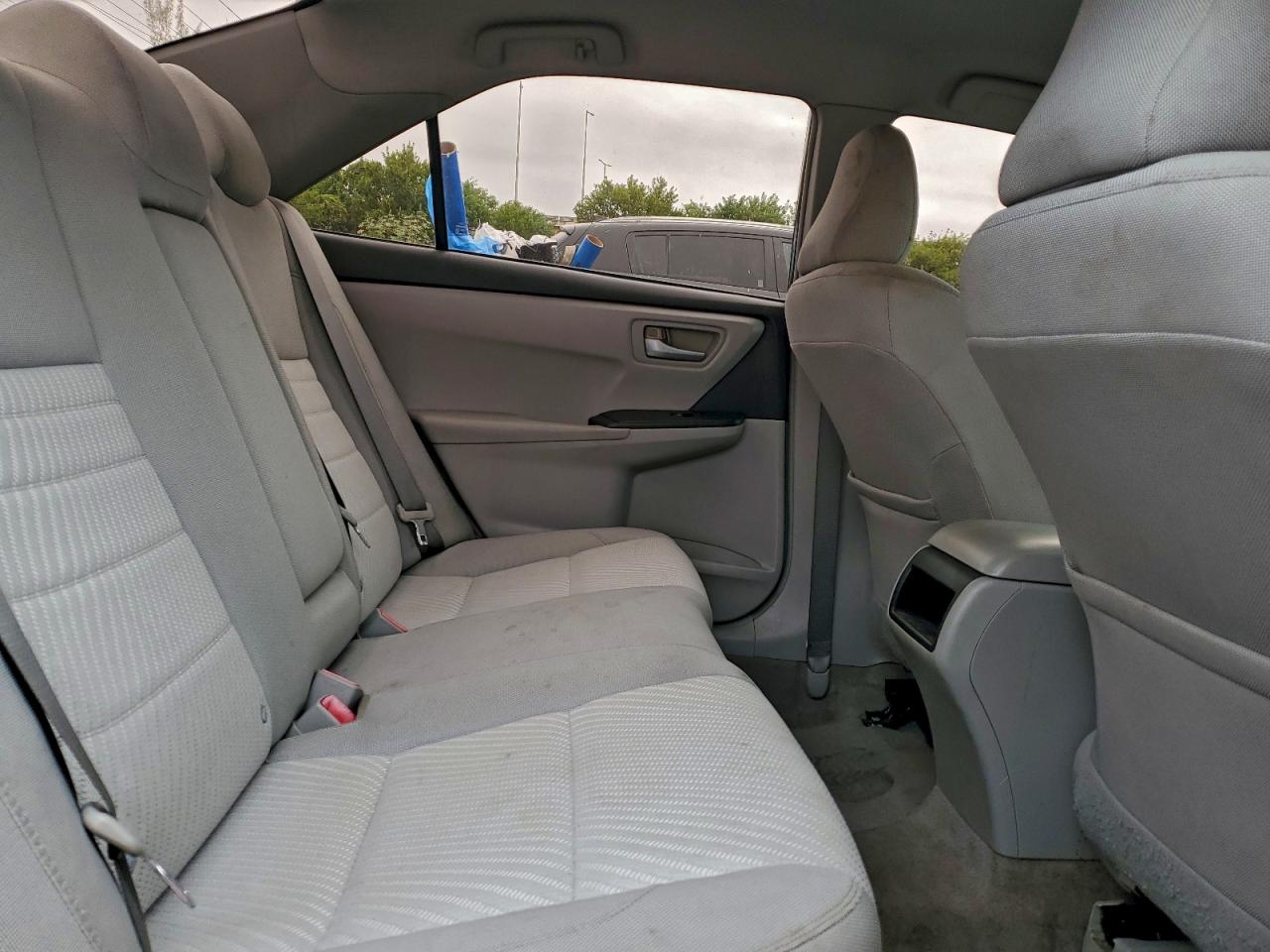 2015 TOYOTA CAMRY LE photo 10