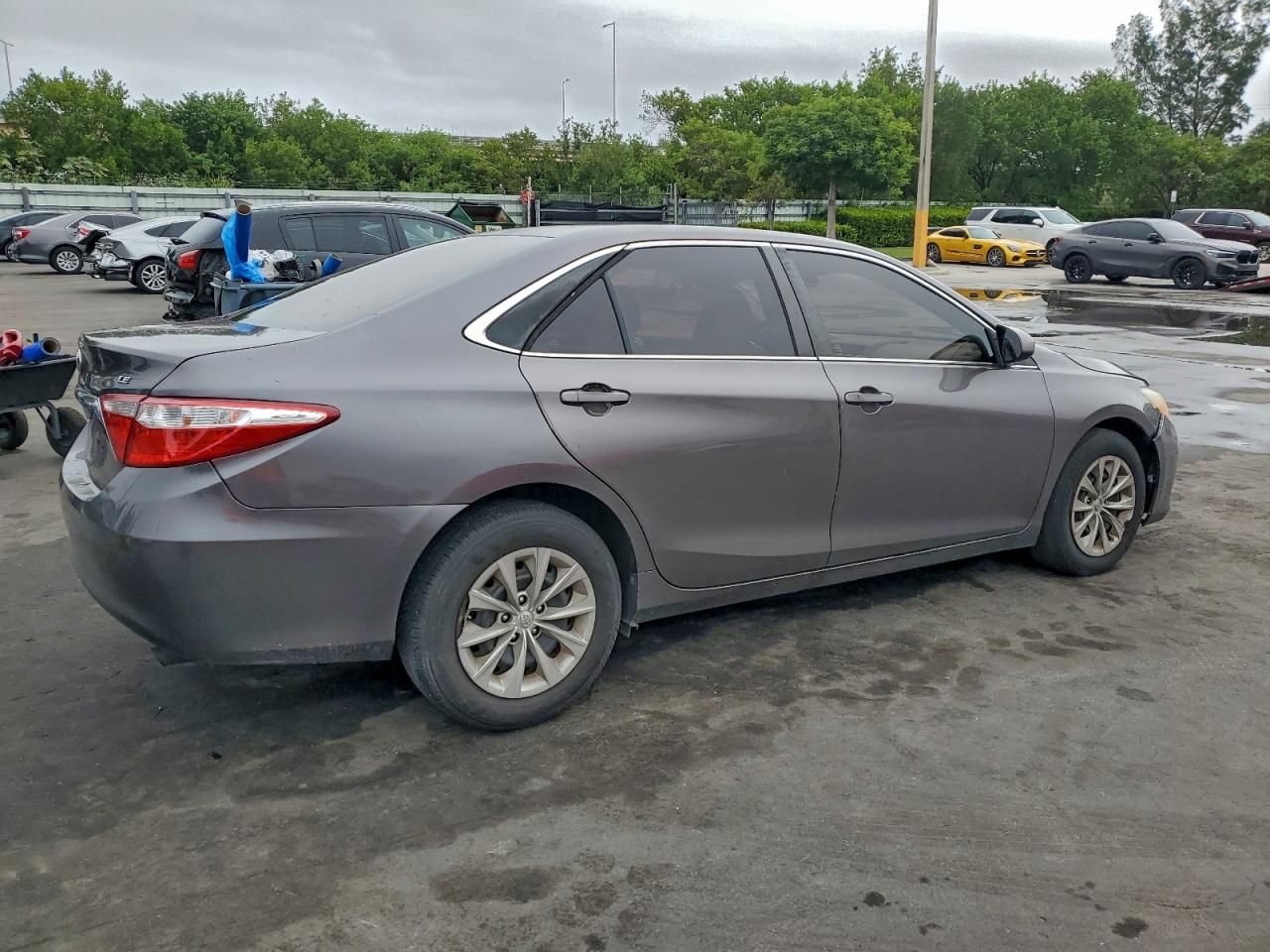 2015 TOYOTA CAMRY LE photo 3