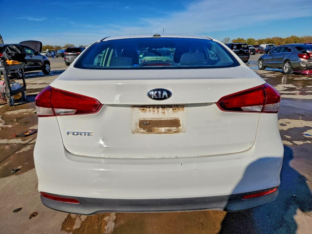 2017 KIA FORTE LX photo 6