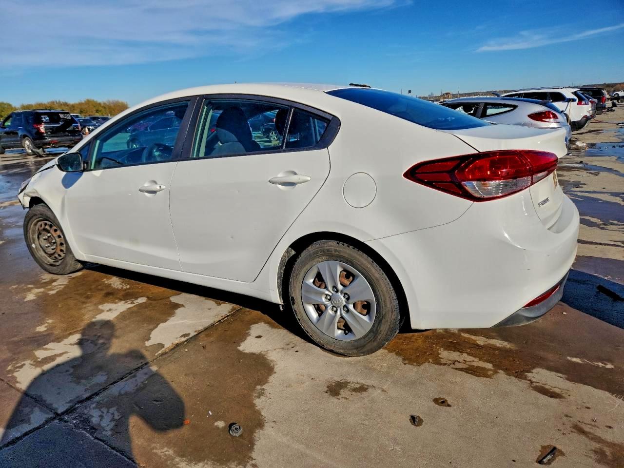 2017 KIA FORTE LX photo 2
