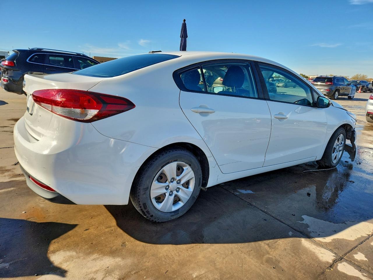 2017 KIA FORTE LX photo 3