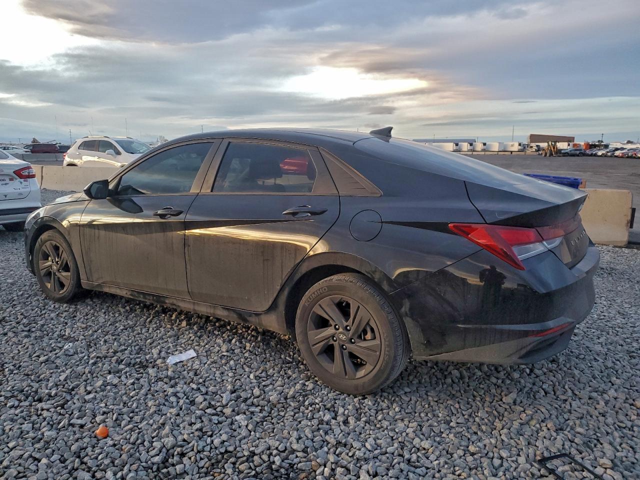 2023 HYUNDAI ELANTRA SEL photo 2