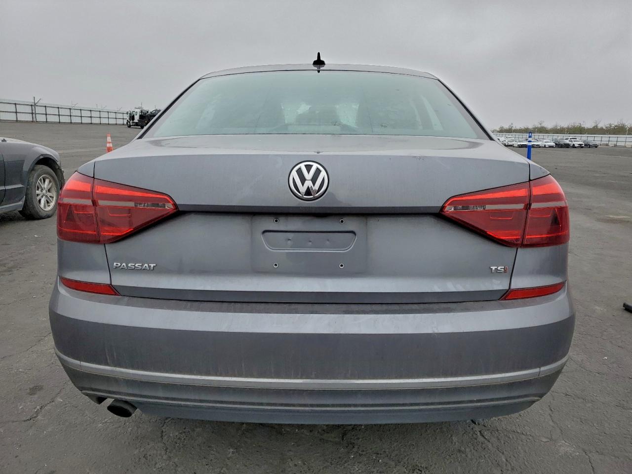 2019 VOLKSWAGEN PASSAT WOLFSBURG photo 6