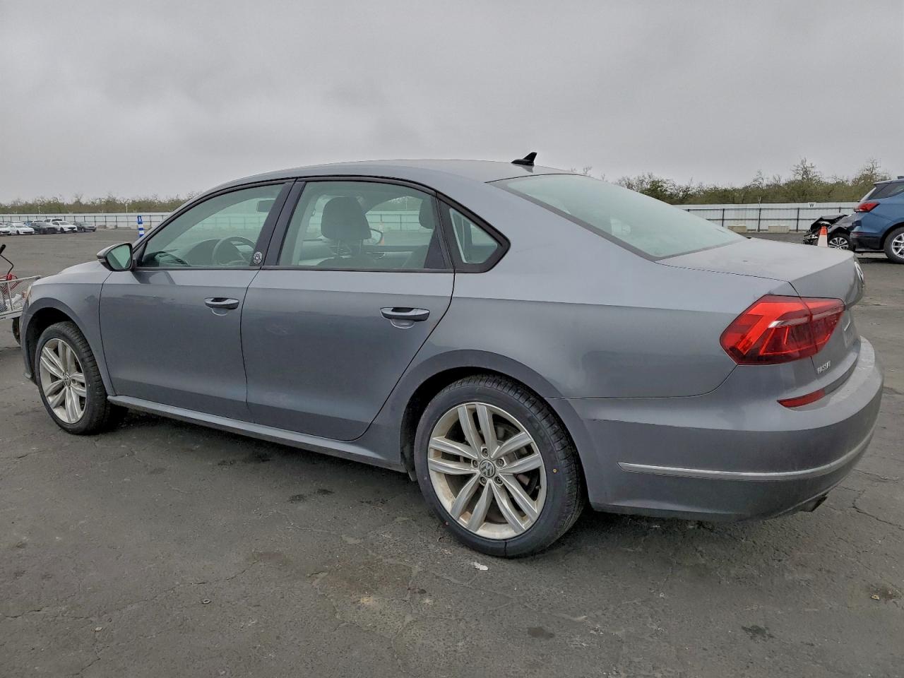 2019 VOLKSWAGEN PASSAT WOLFSBURG photo 2
