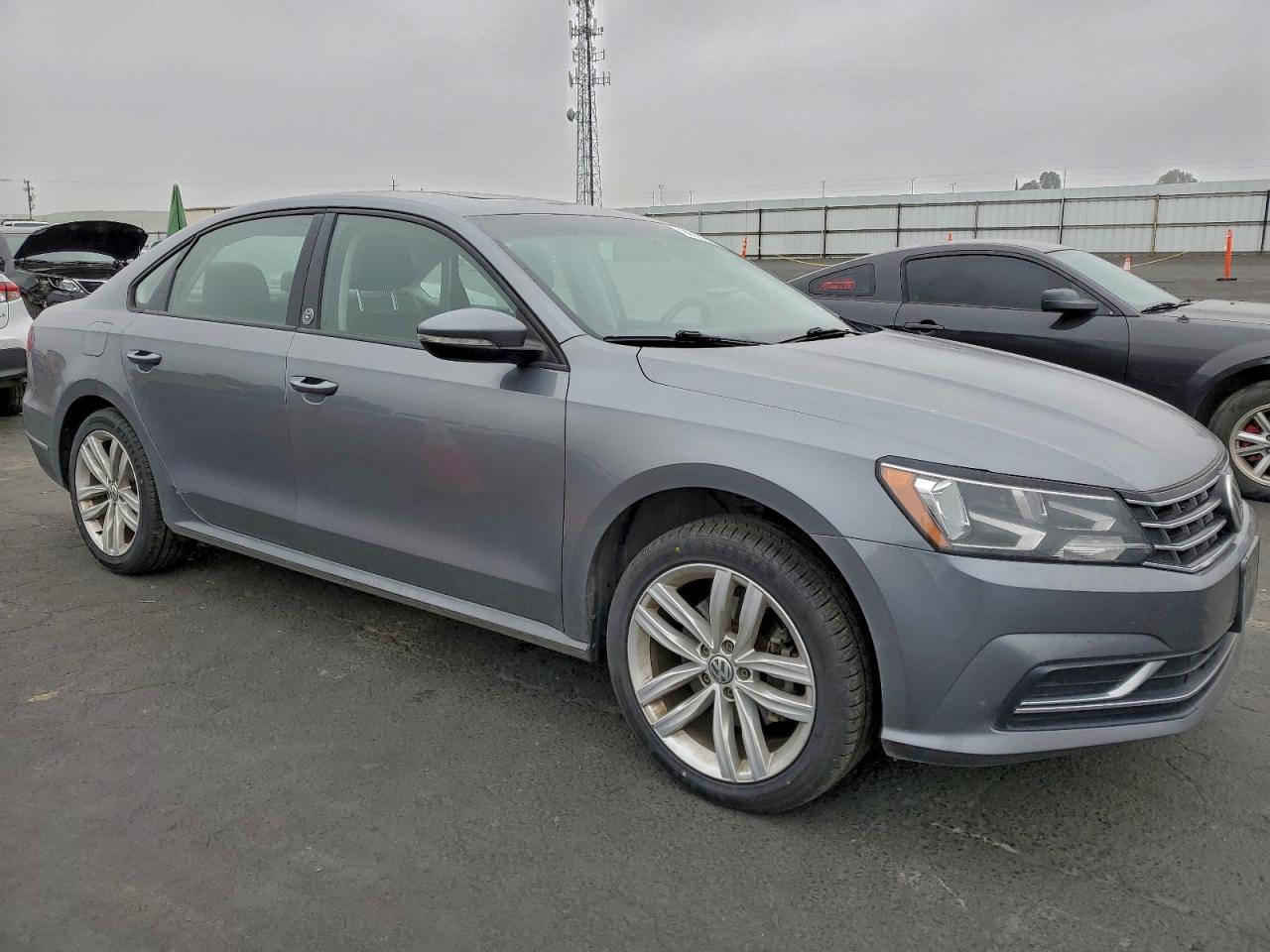 2019 VOLKSWAGEN PASSAT WOLFSBURG photo 4