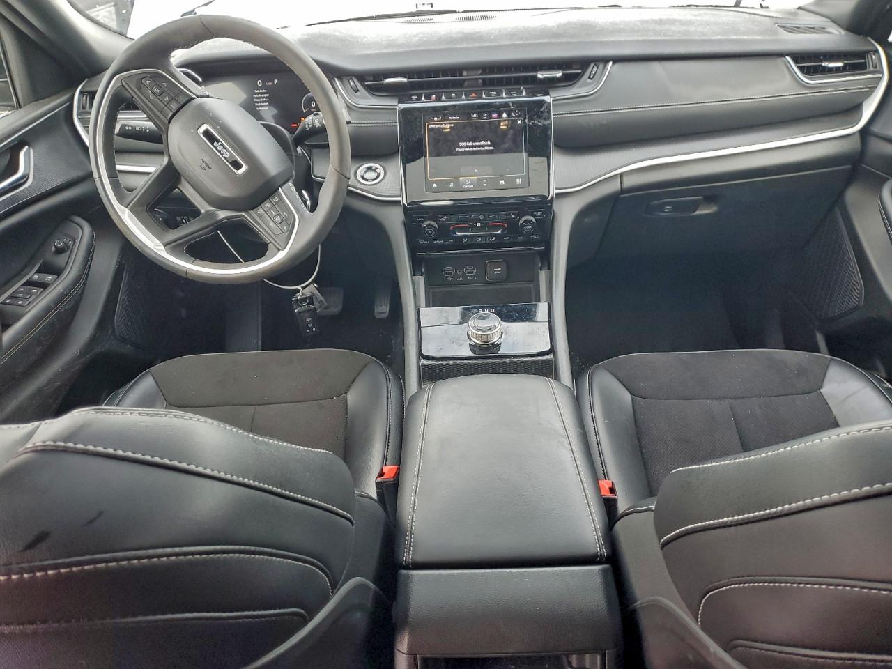 2024 JEEP GRAND CHEROKEE LAREDO photo 8