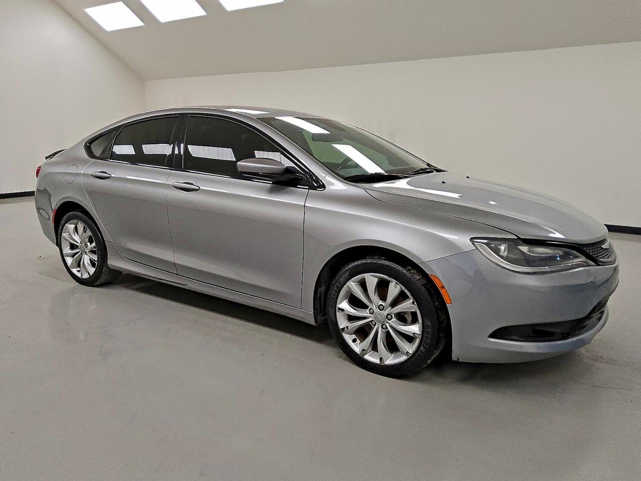 2015 CHRYSLER 200 S photo 4