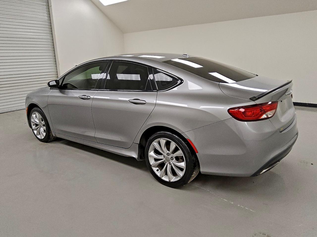 2015 CHRYSLER 200 S photo 2