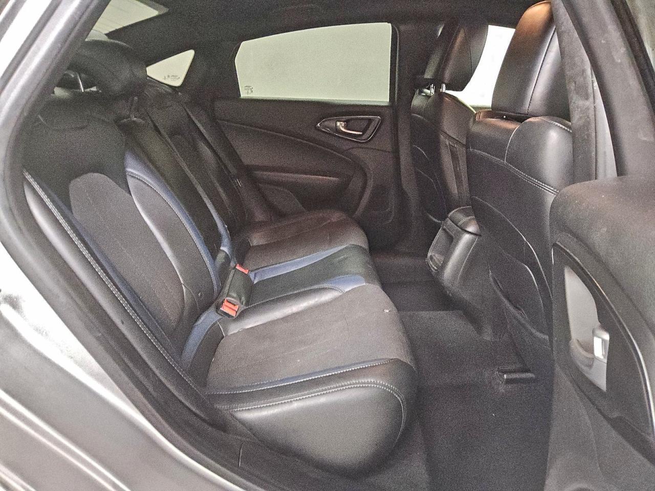 2015 CHRYSLER 200 S photo 10