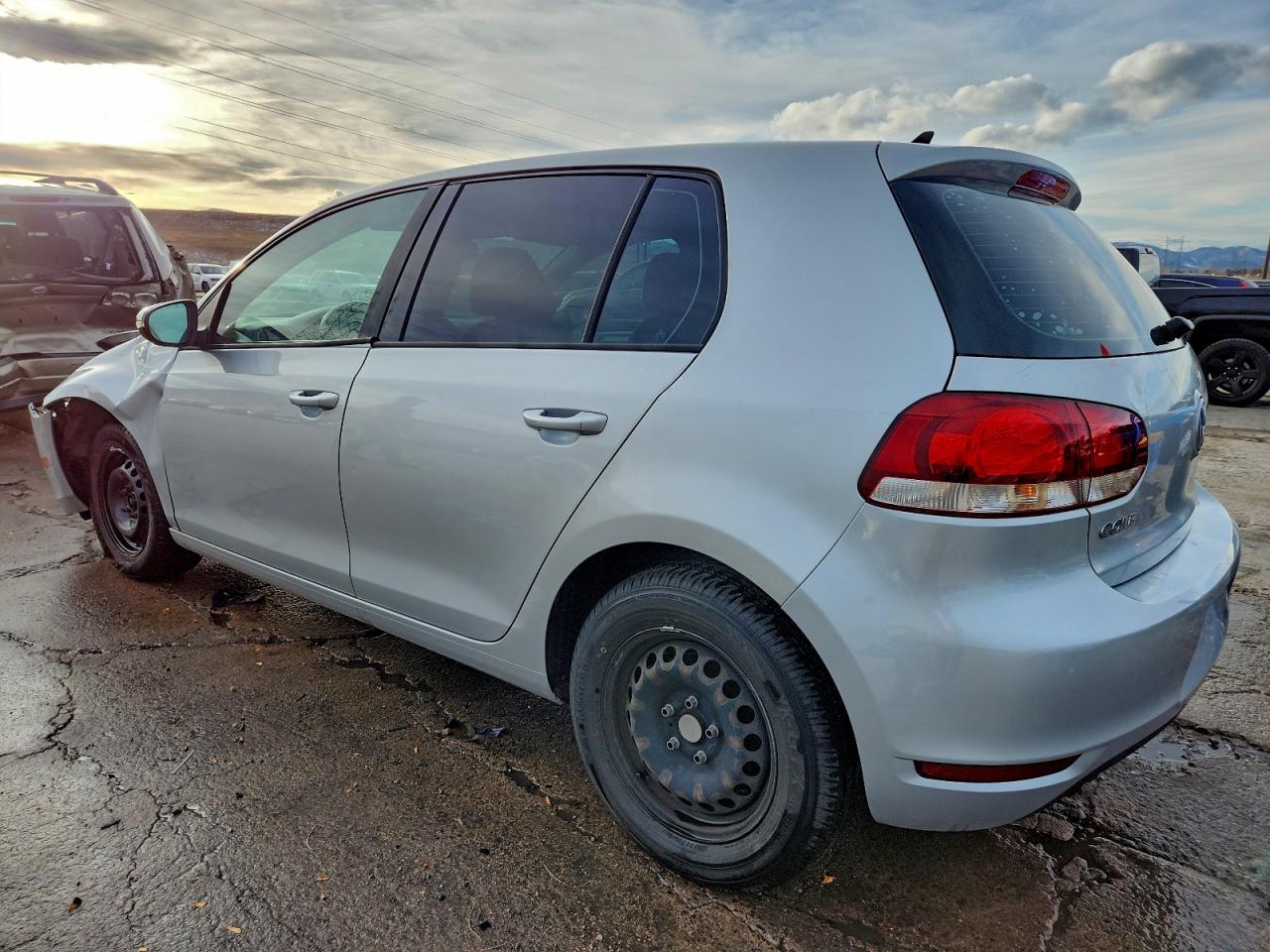2012 VOLKSWAGEN GOLF photo 2