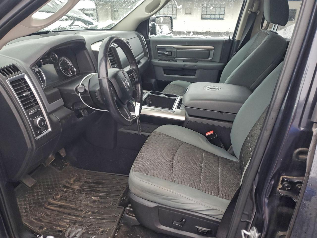 2015 RAM 1500 SLT photo 13