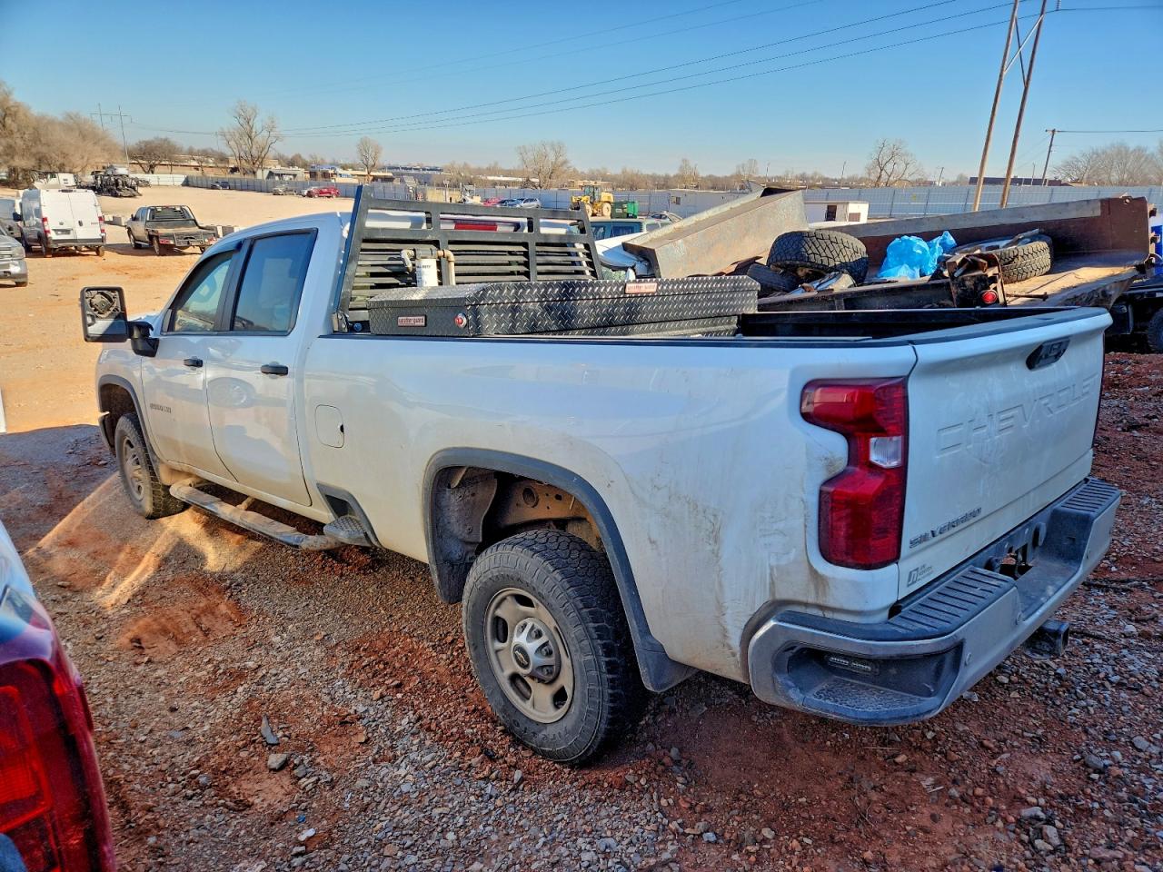 2024 CHEVROLET SILVERADO C2500 HEAVY DUTY photo 2