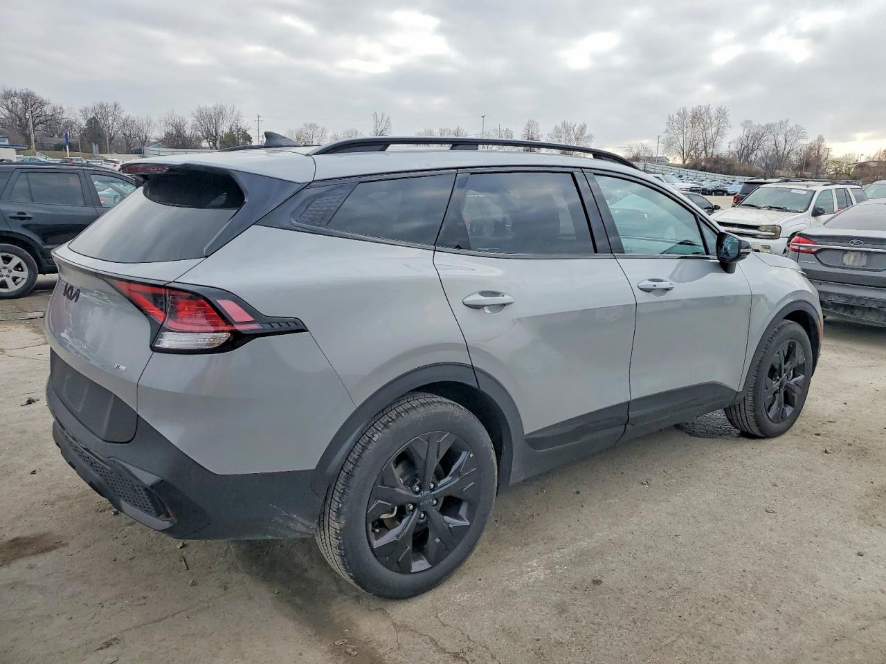 2025 KIA SPORTAGE X LINE photo 3