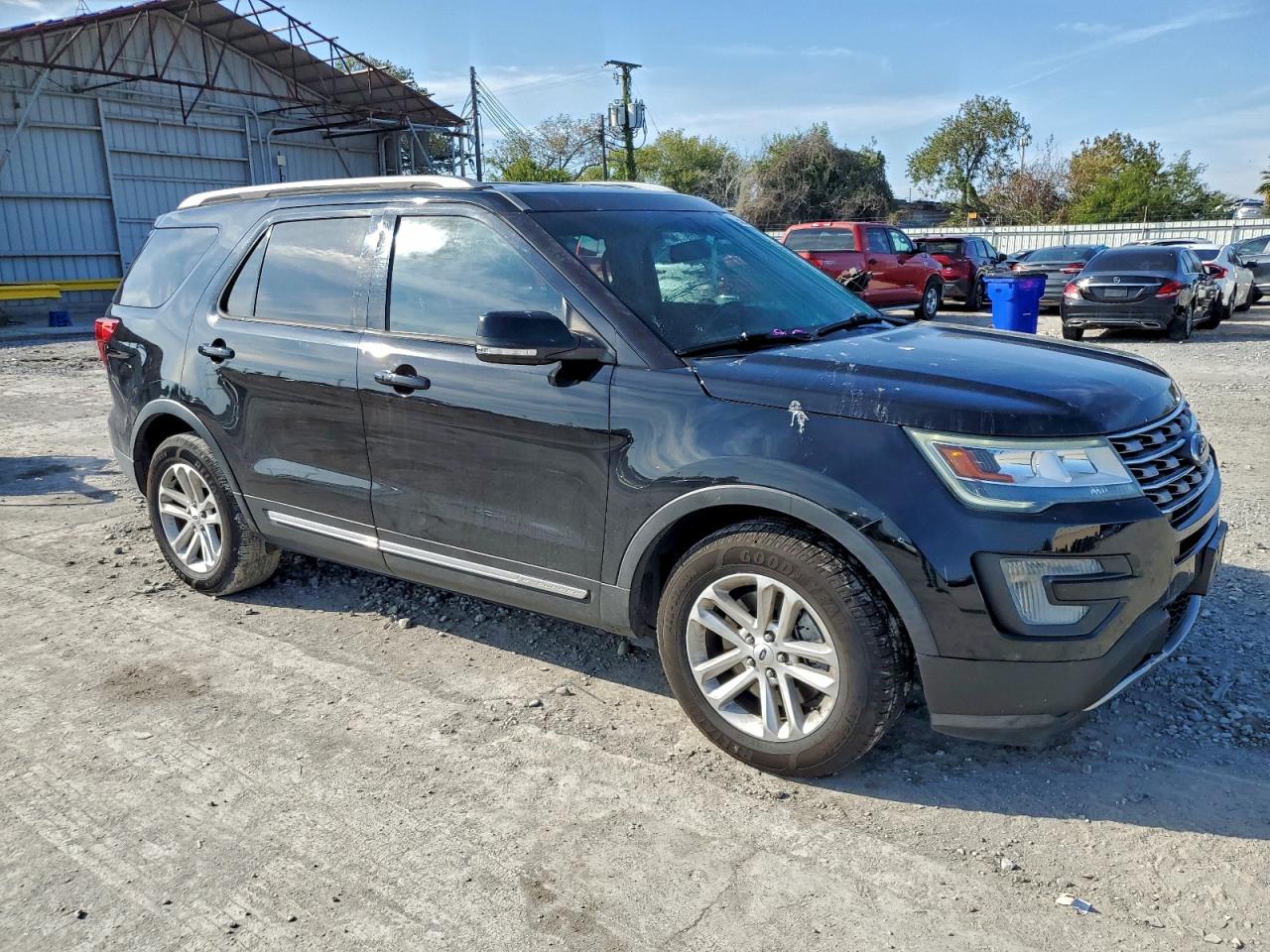 2017 FORD EXPLORER XLT photo 4