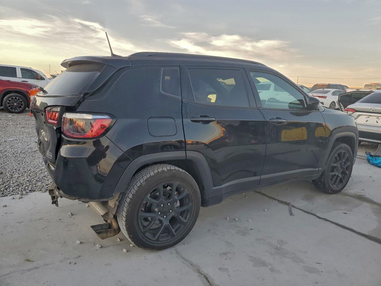 2022 JEEP COMPASS LATITUDE photo 3