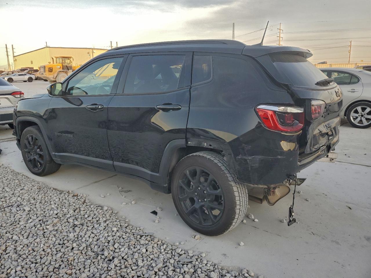 2022 JEEP COMPASS LATITUDE photo 2