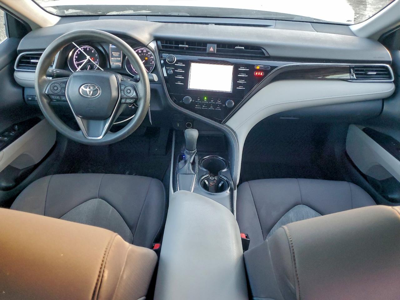 2019 TOYOTA CAMRY L photo 8