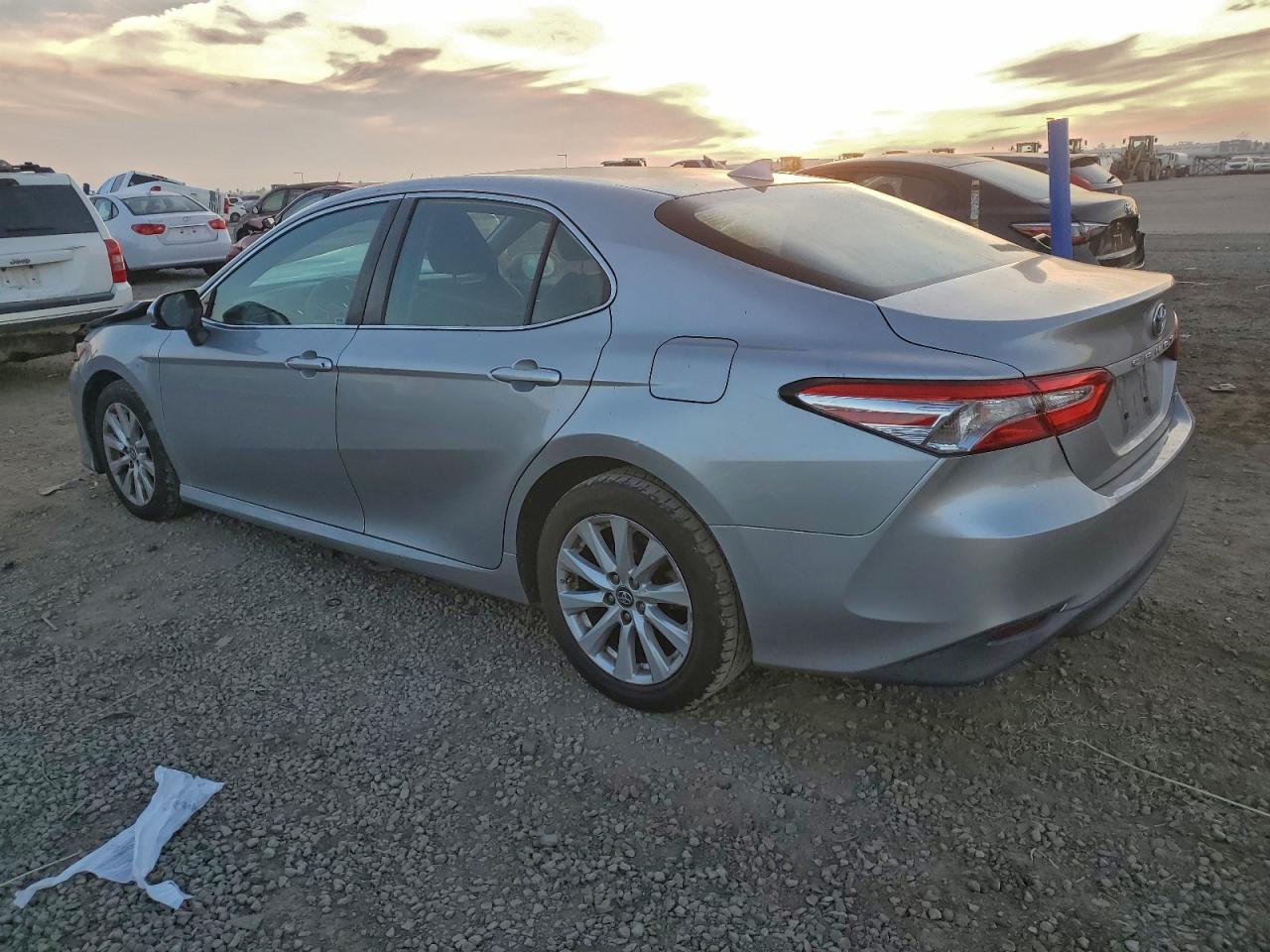 2019 TOYOTA CAMRY L photo 2