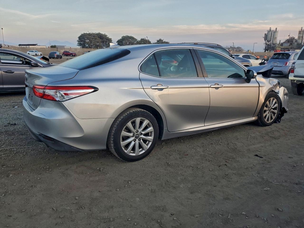 2019 TOYOTA CAMRY L photo 3
