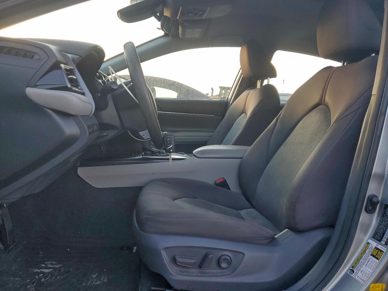 2019 TOYOTA CAMRY L photo 7