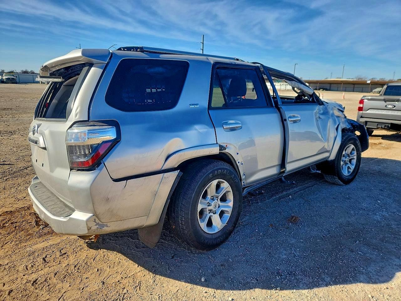 2022 TOYOTA 4RUNNER SR5/SR5 PREMIUM photo 3