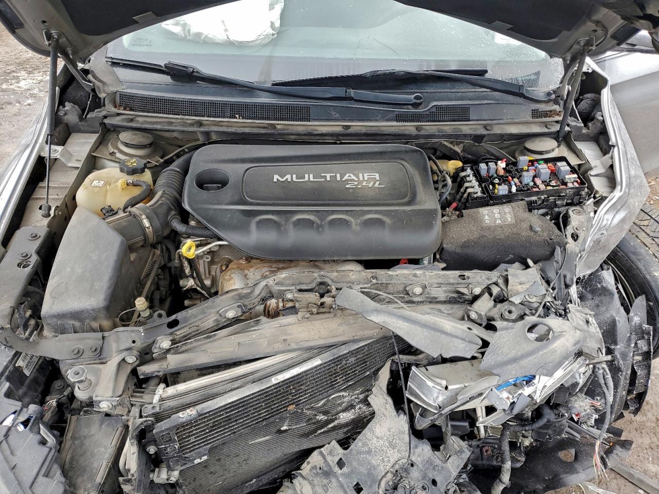 2016 CHRYSLER 200 LIMITED photo 11