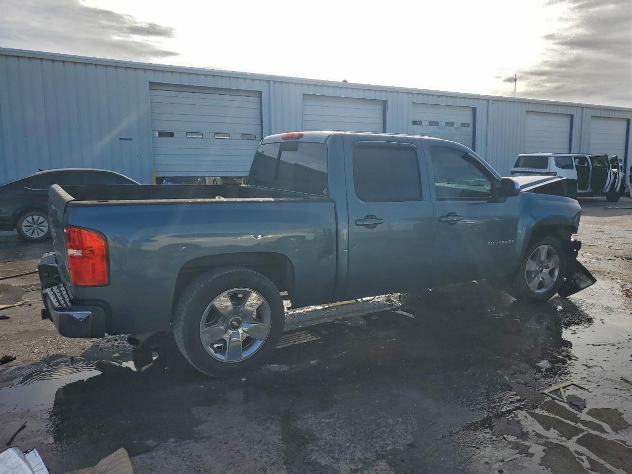 2010 CHEVROLET SILVERADO C1500 LTZ photo 3
