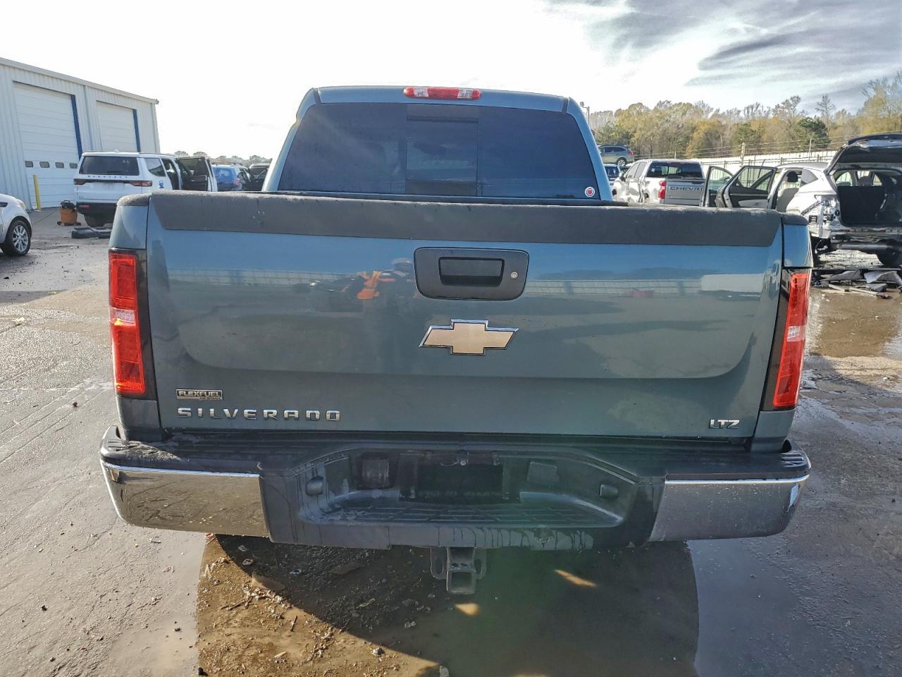 2010 CHEVROLET SILVERADO C1500 LTZ photo 6