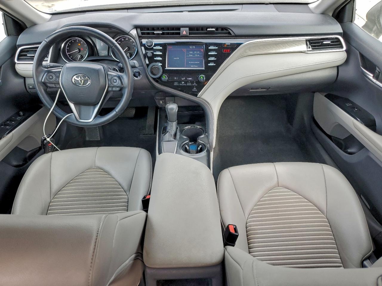 2018 TOYOTA CAMRY L photo 8