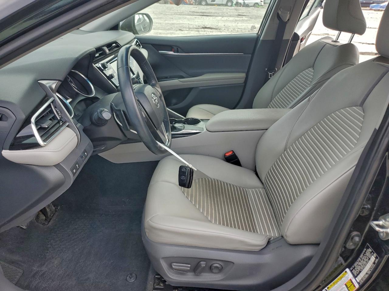 2018 TOYOTA CAMRY L photo 7