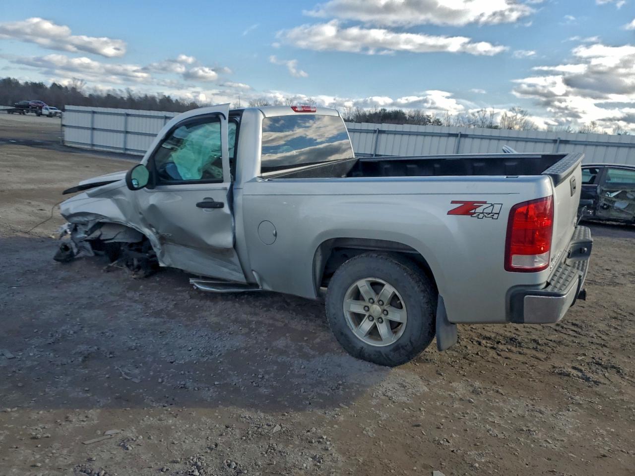 2011 GMC SIERRA K1500 SLE photo 2