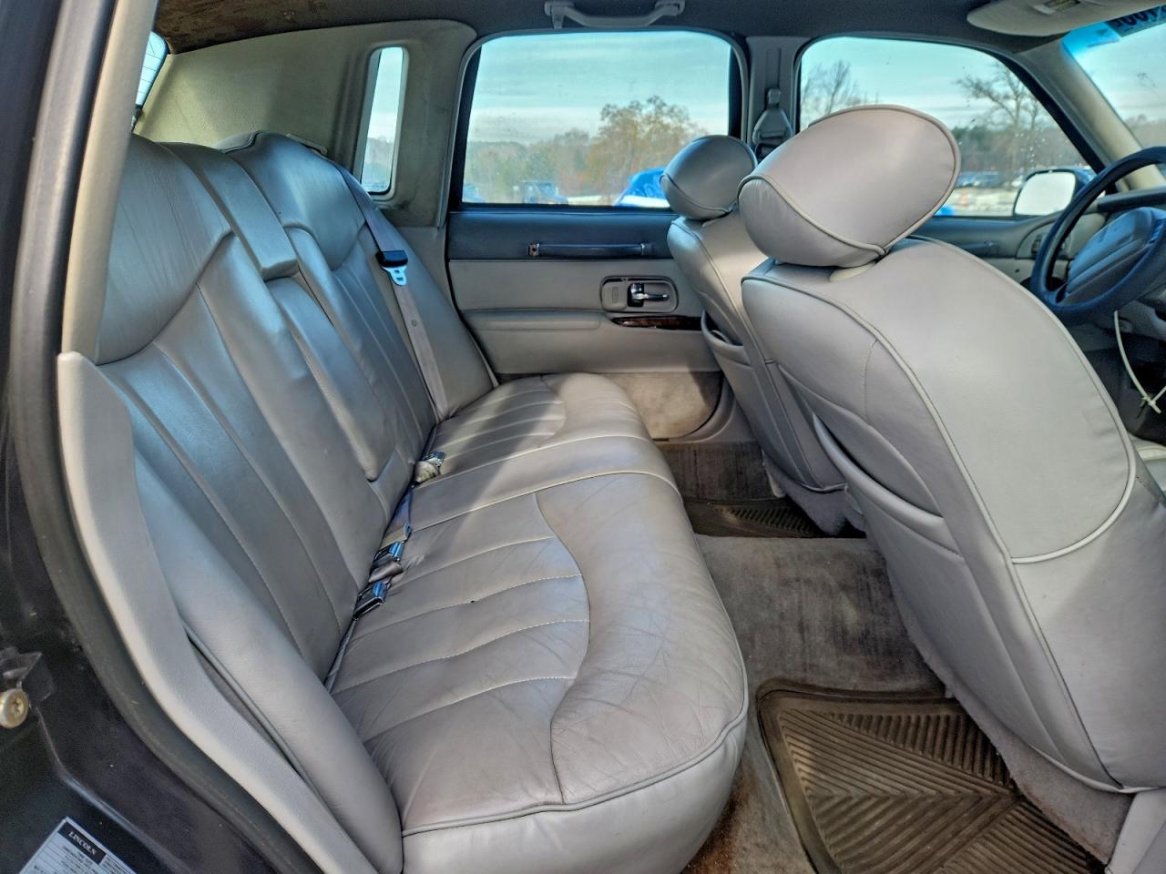 1997 LINCOLN TOWN CAR EXECUTIVE photo 10