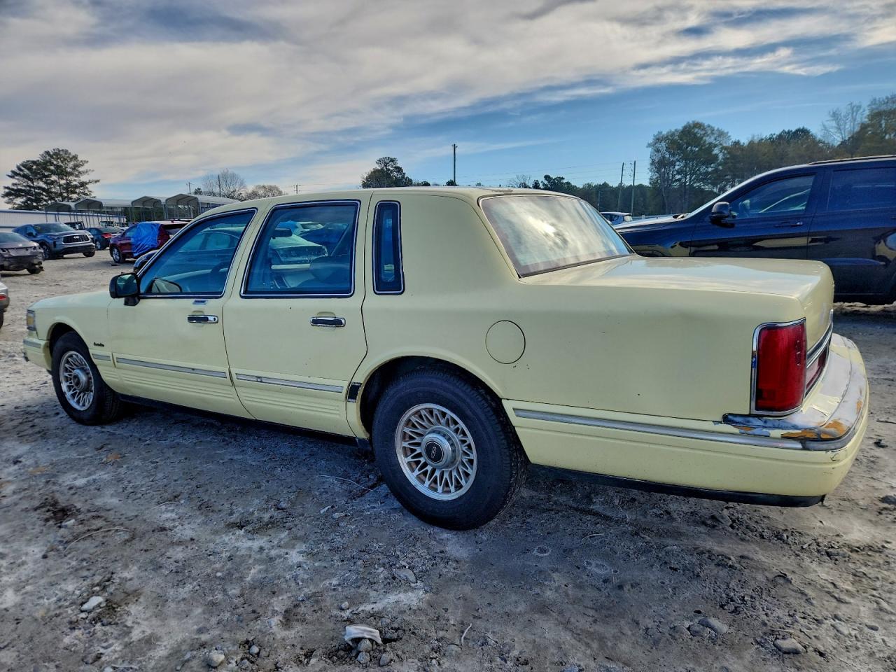 1997 LINCOLN TOWN CAR EXECUTIVE photo 2