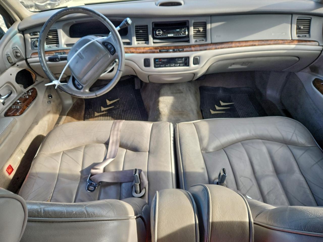 1997 LINCOLN TOWN CAR EXECUTIVE photo 8