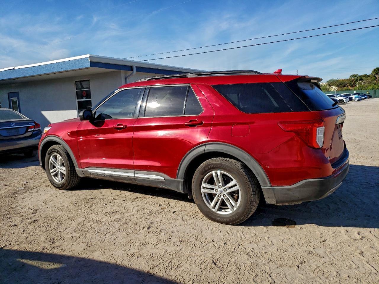 2020 FORD EXPLORER XLT photo 2