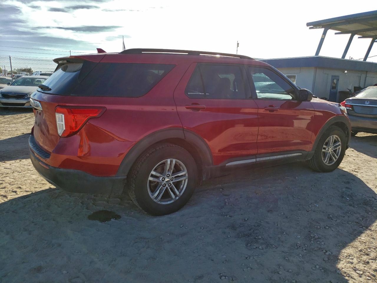2020 FORD EXPLORER XLT photo 3