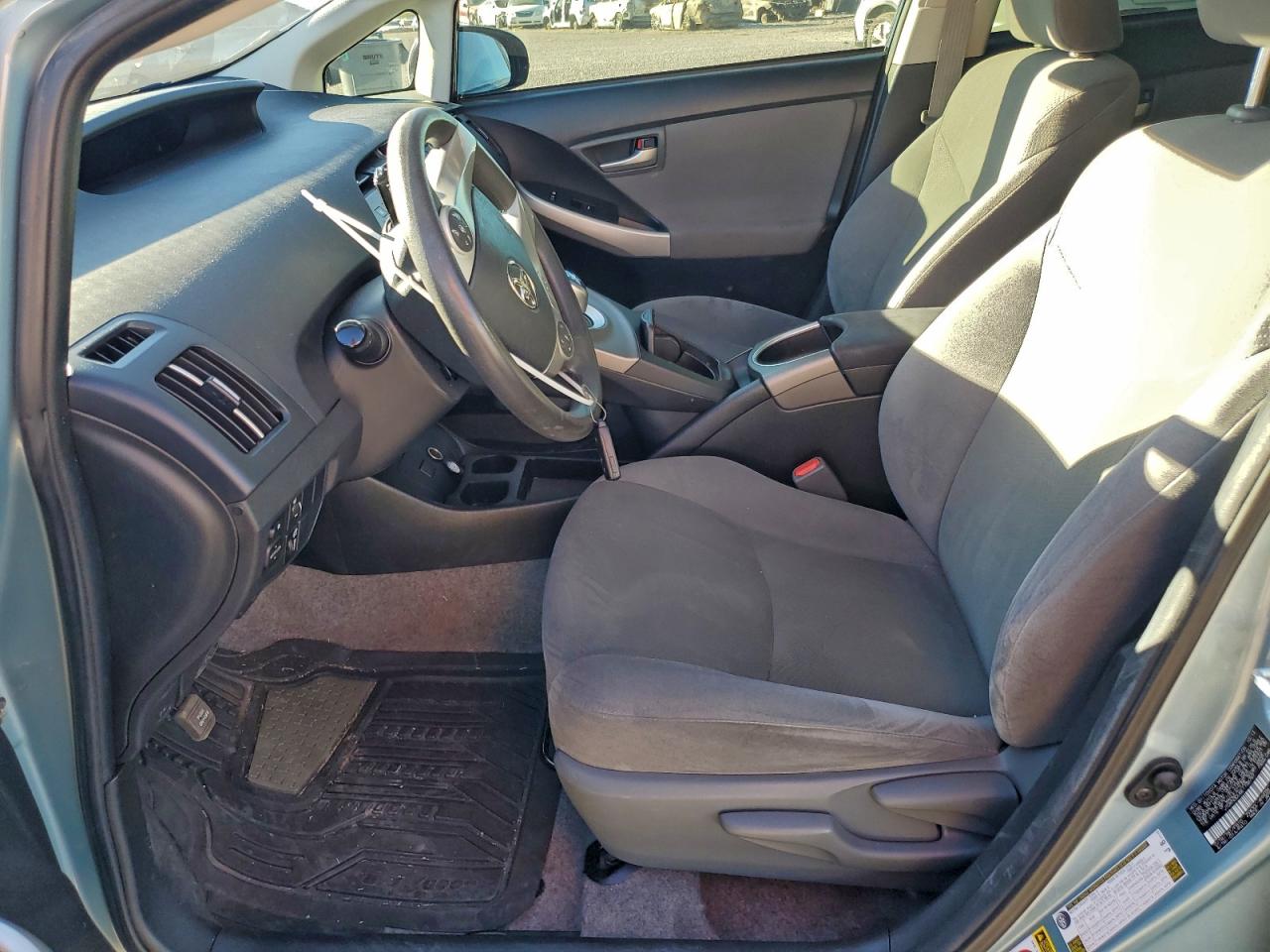 2014 TOYOTA PRIUS photo 7