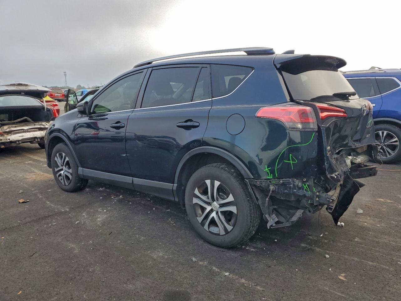 2018 TOYOTA RAV4 LE photo 2