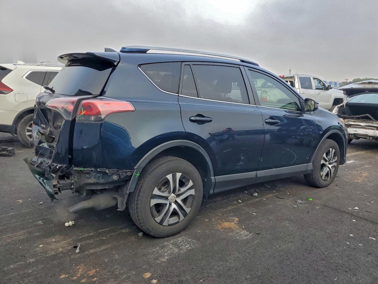 2018 TOYOTA RAV4 LE photo 3