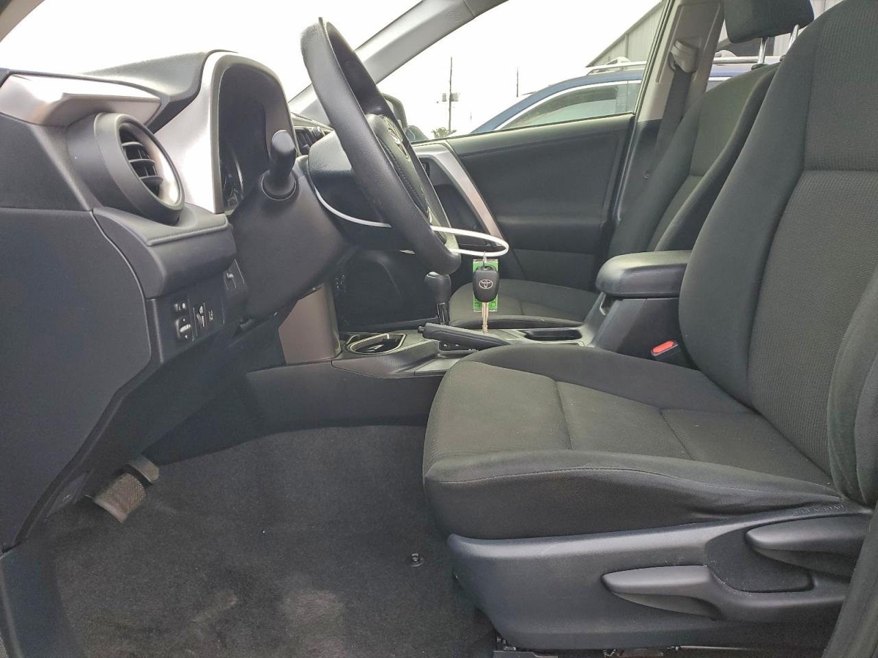 2018 TOYOTA RAV4 LE photo 7