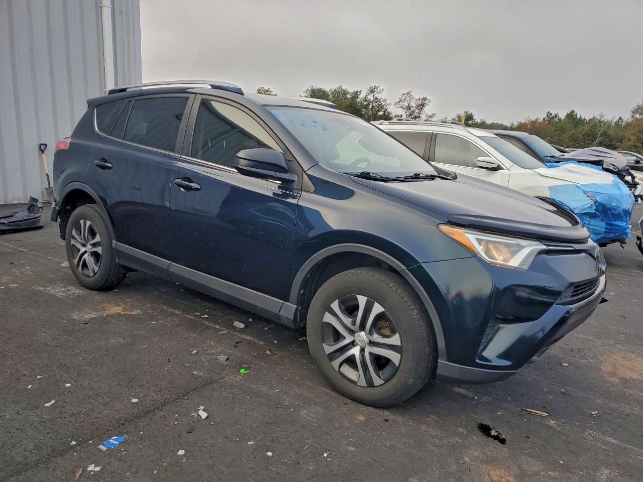 2018 TOYOTA RAV4 LE photo 4