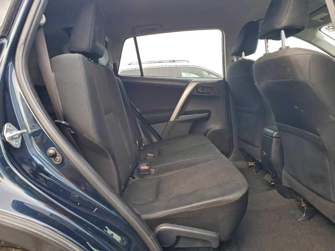 2018 TOYOTA RAV4 LE photo 11