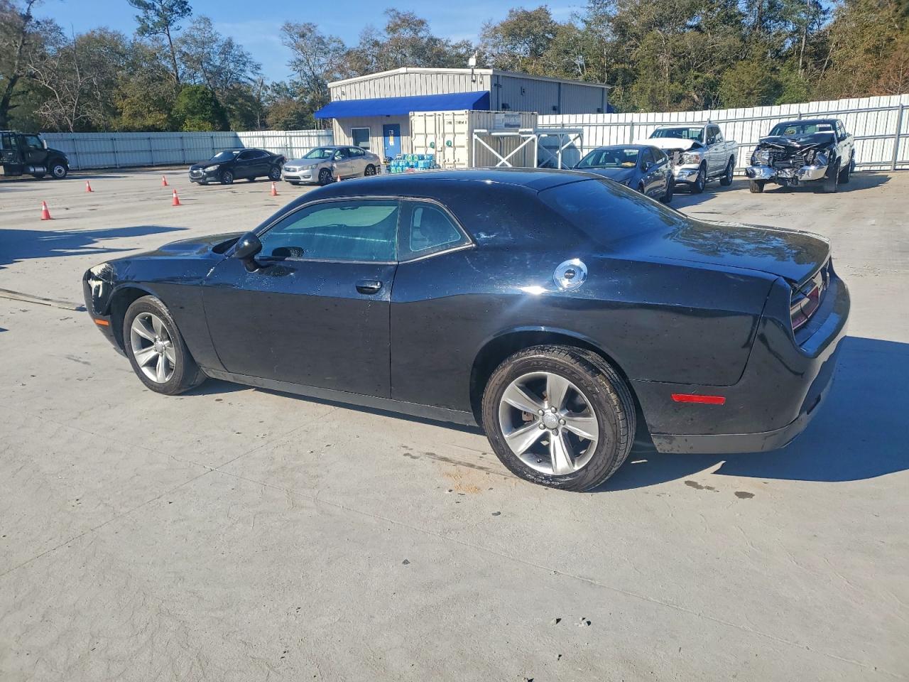 2016 DODGE CHALLENGER SXT photo 2