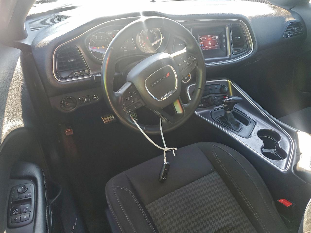 2016 DODGE CHALLENGER SXT photo 8