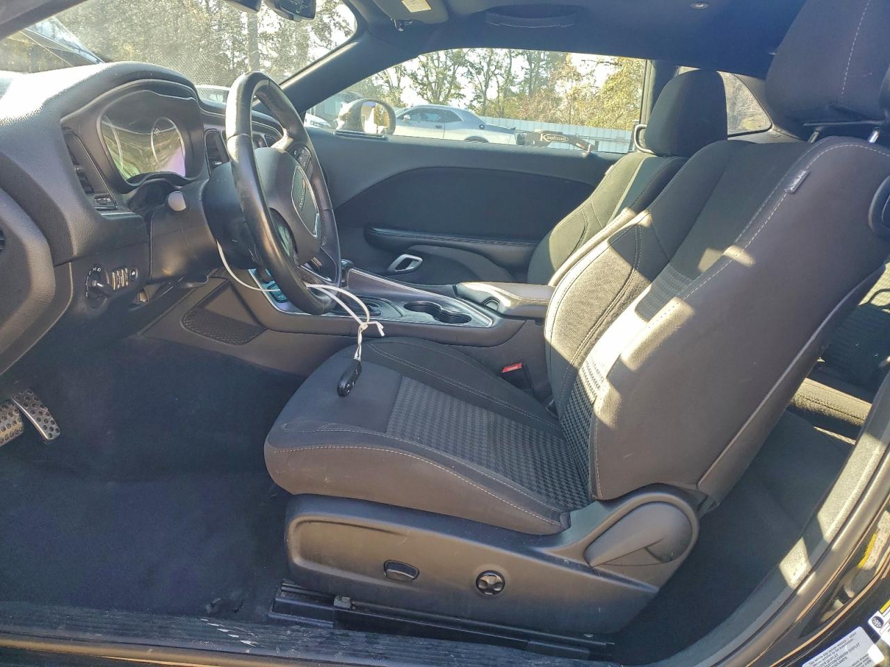 2016 DODGE CHALLENGER SXT photo 7