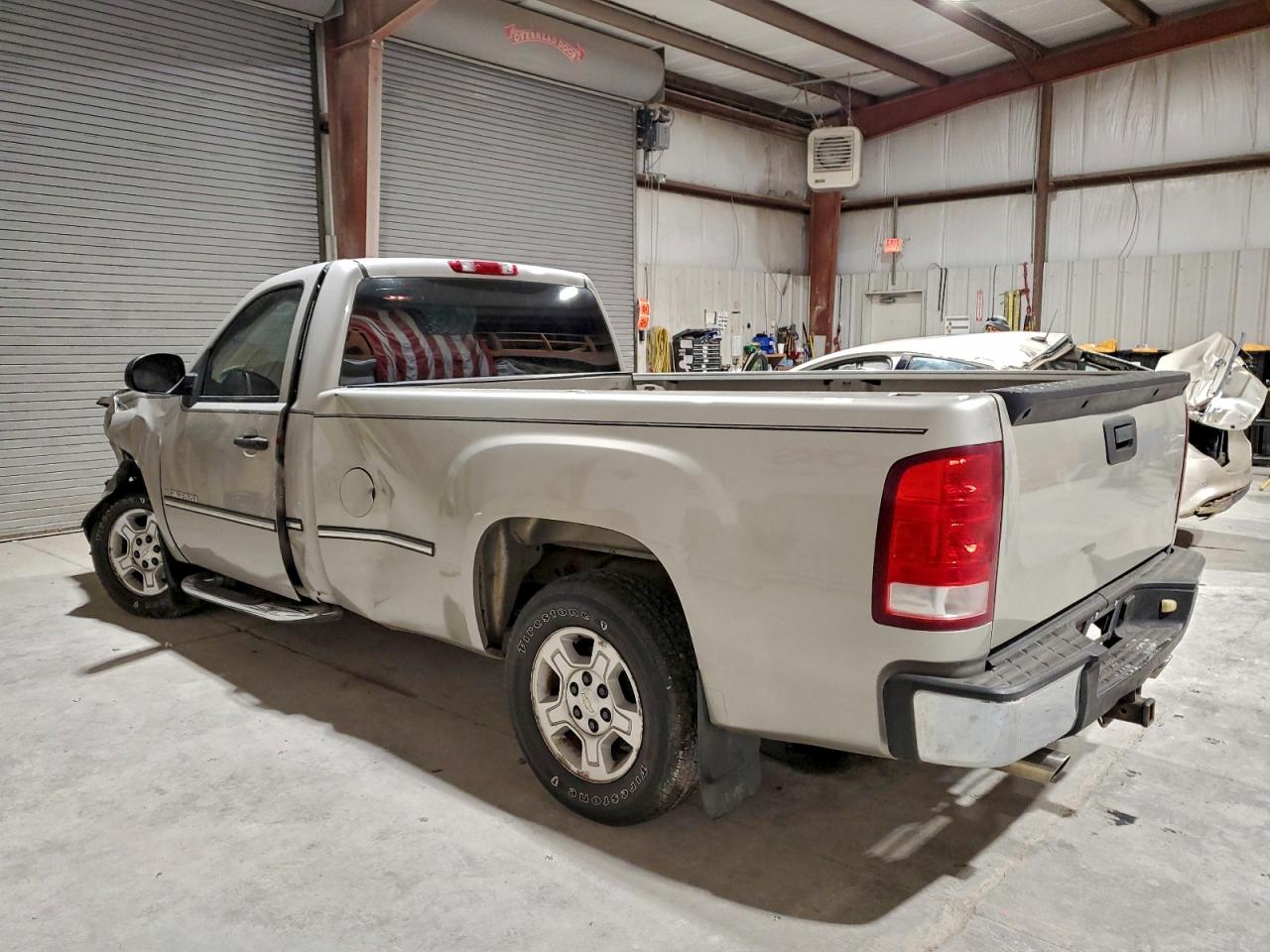 2007 GMC NEW SIERRA C1500 photo 2