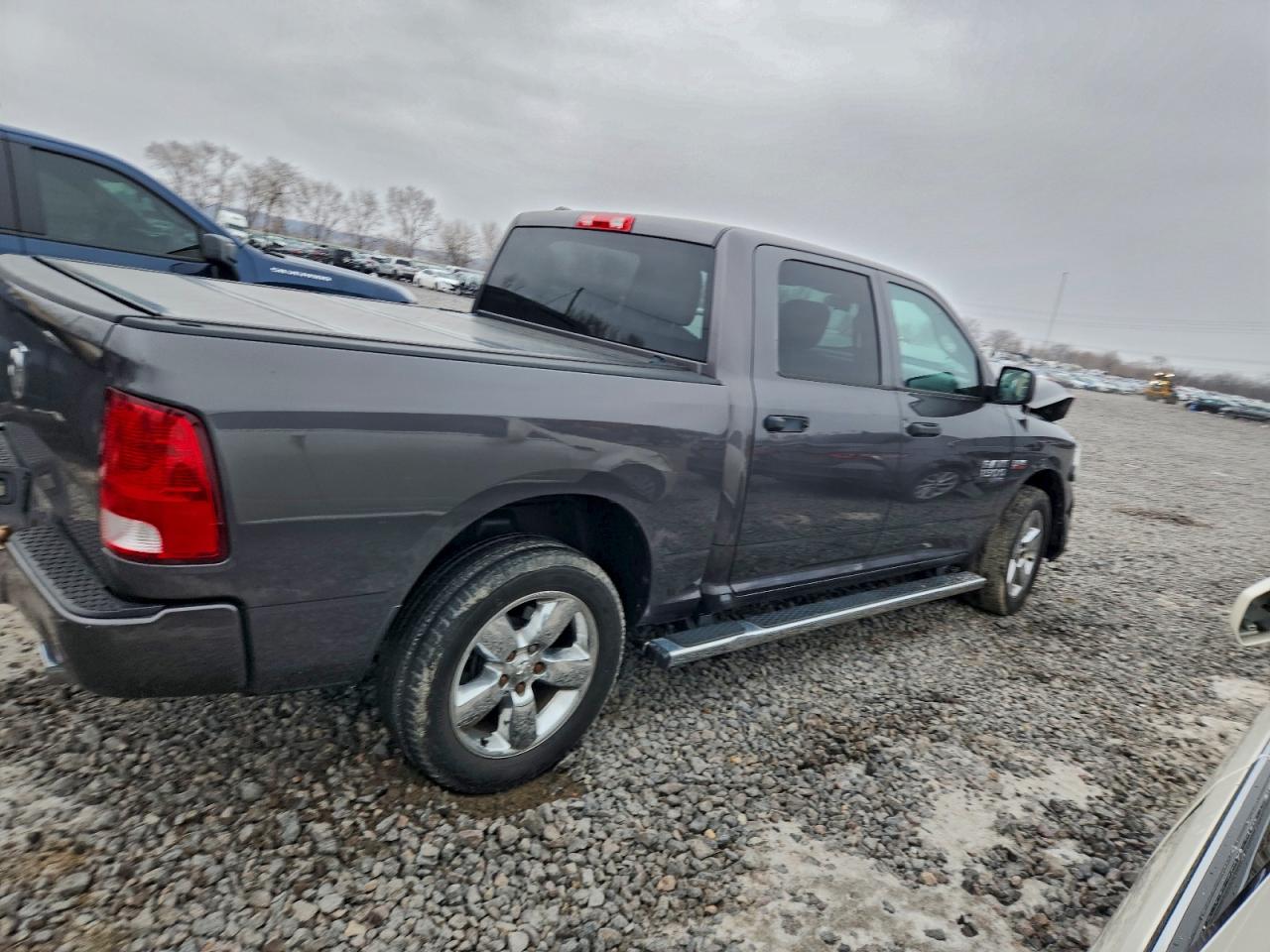 2019 RAM 1500 CLASSIC TRADESMAN photo 3