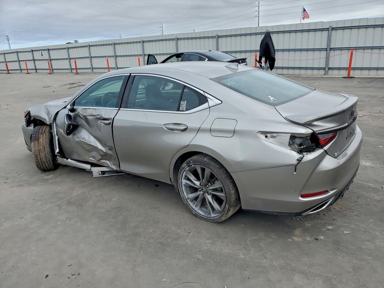 2020 LEXUS ES 350 F SPORT photo 2