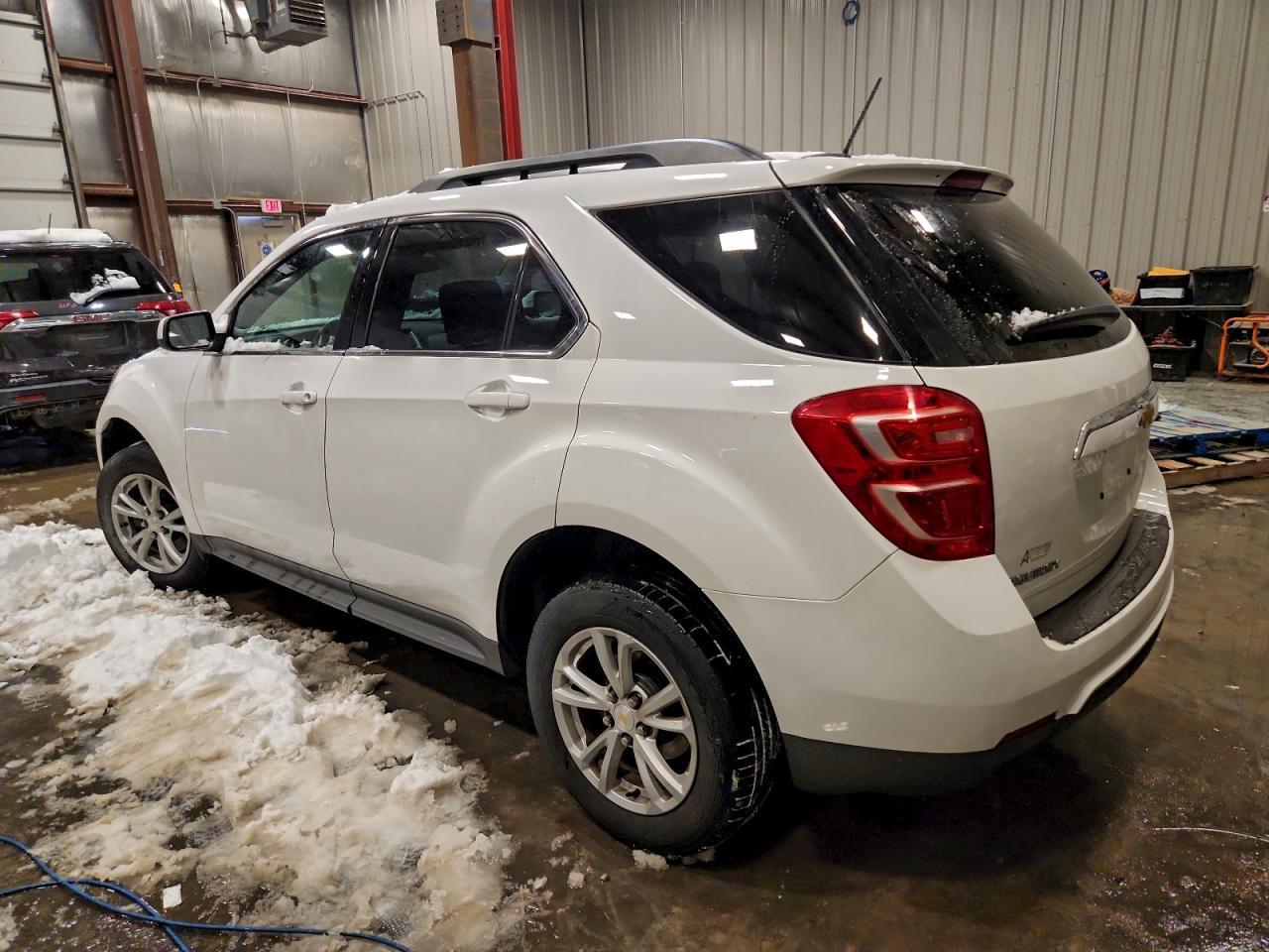 2017 CHEVROLET EQUINOX LT photo 2